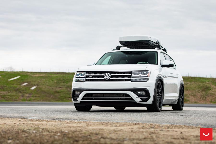  Volkswagen Atlas R-Line on Vossen Wheels (CV10) 2019 года  (фото 24 из 53)
